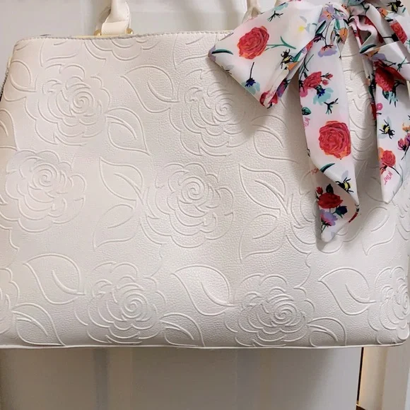 Adorable Betsey Johnson Purse - Picture 4 of 6